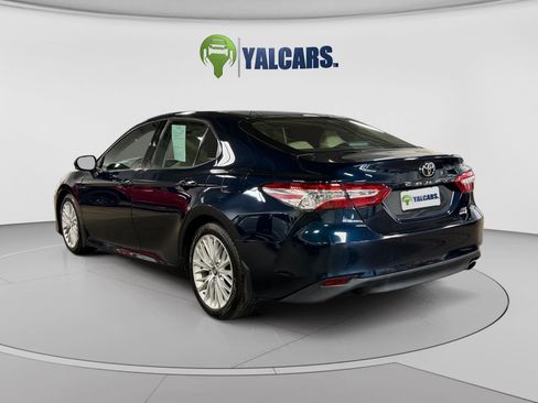 Used 2018 Toyota Camry XLE FWD image 3