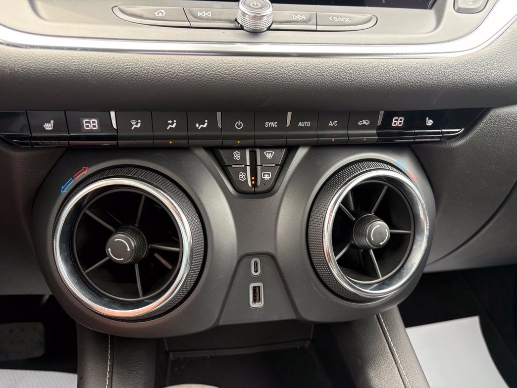 Used 2025 Chevrolet Blazer LT FWD image 4