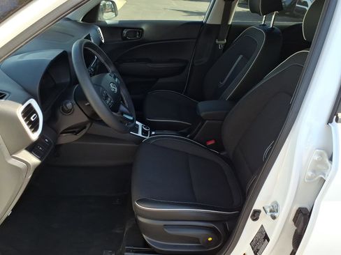 Certified 2023 Hyundai Venue Limited FWD image 12
