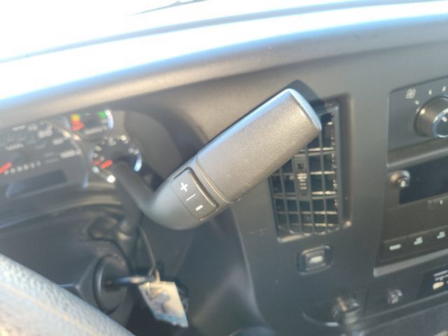 Used 2014 Chevrolet Express 2500 RWD image 31