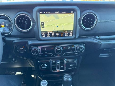 Used 2023 Jeep Wrangler Sahara image 25