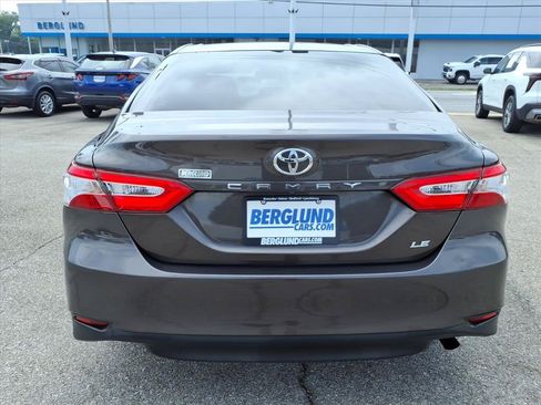 Used 2018 Toyota Camry LE w/ Convenience Package FWD image 5