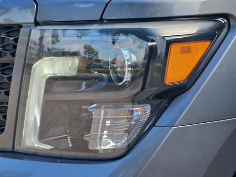 Used 2018 Nissan Titan SV w/ SV Convenience Package RWD image 10