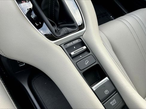 Used 2024 Honda HR-V EX-L image 14