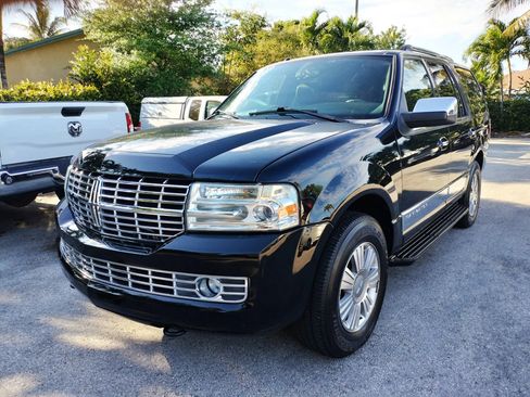 Used 2008 Lincoln Navigator 2WD image 3
