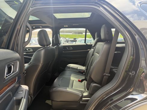 Used 2019 Ford Explorer Limited w/ Ford Safe & Smart Package AWD/4WD image 31