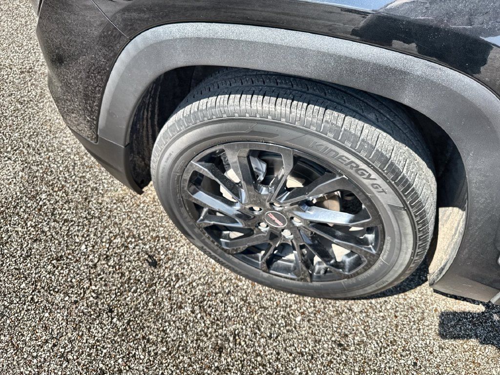 Used 2023 GMC Terrain SLE w/ Driver Convenience Package FWD image 2