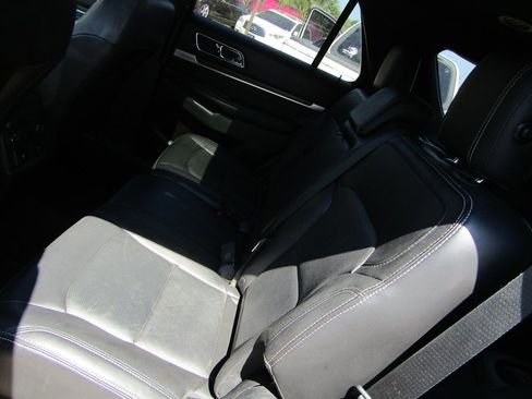 Used 2018 Ford Explorer Limited image 9