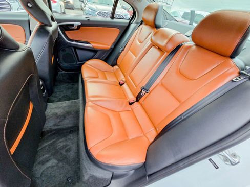 Used 2018 Volvo S60 T5 Inscription image 32