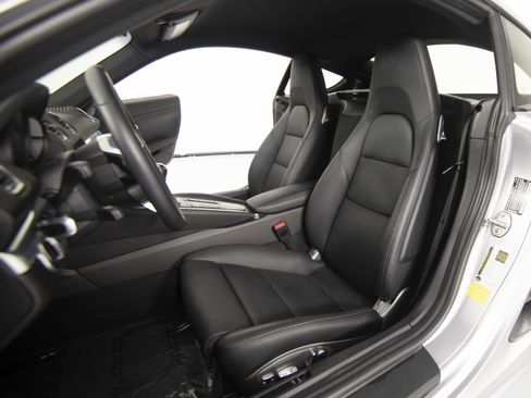 Used 2025 Porsche 718 Cayman image 30