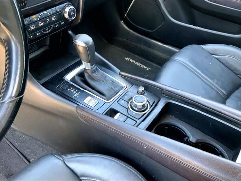 Used 2017 MAZDA MAZDA3 Touring FWD image 15