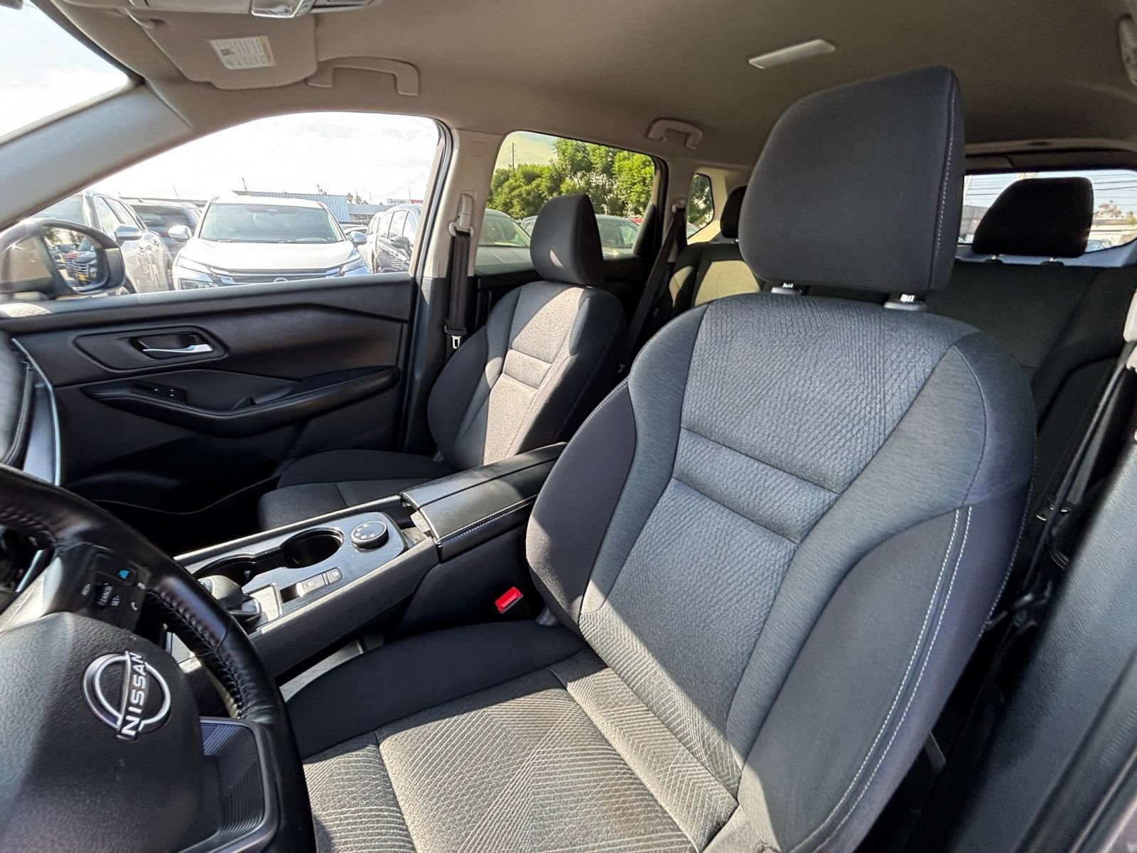 Used 2025 Nissan Rogue SV AWD/4WD image 28