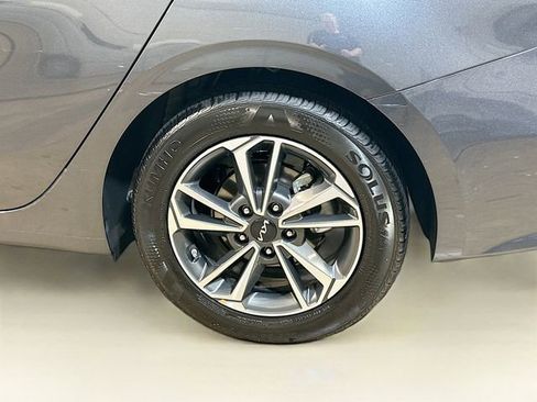 Used 2023 Kia Forte LXS w/ LXS Technology Package image 5