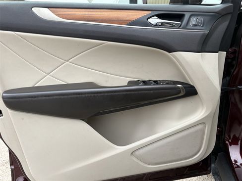 Used 2018 Lincoln MKC Select w/ Select Plus Package image 10