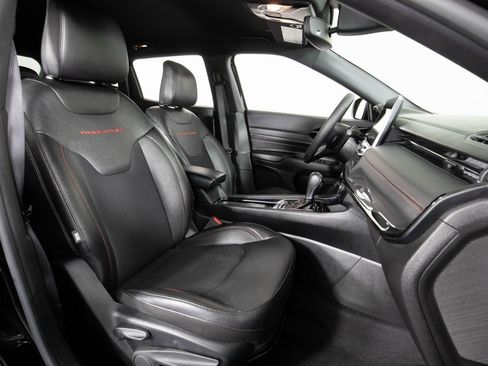 Used 2024 Jeep Compass Trailhawk image 19