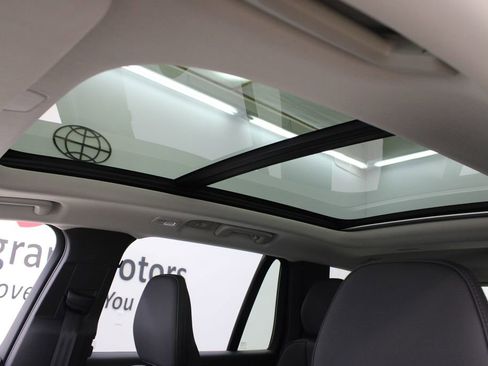 Certified 2025 Volvo XC90 B6 Plus image 13