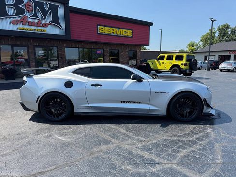 Used 2017 Chevrolet Camaro SS RWD image 9