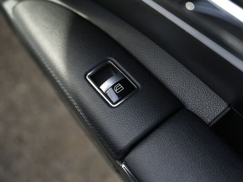 Used 2011 Mercedes-Benz S 550 4MATIC image 36