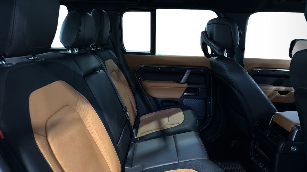 Used 2024 Land Rover Defender 110 X-Dynamic SE AWD/4WD image 17