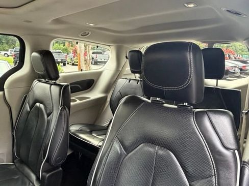 Used 2023 Chrysler Pacifica Limited FWD image 20