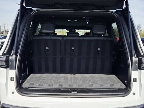 New 2026 Jeep Grand Wagoneer Limited AWD/4WD image 16