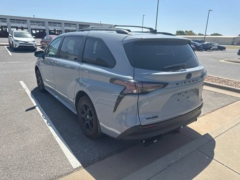 Used 2025 Toyota Sienna XLE Woodland Edition AWD/4WD image 6