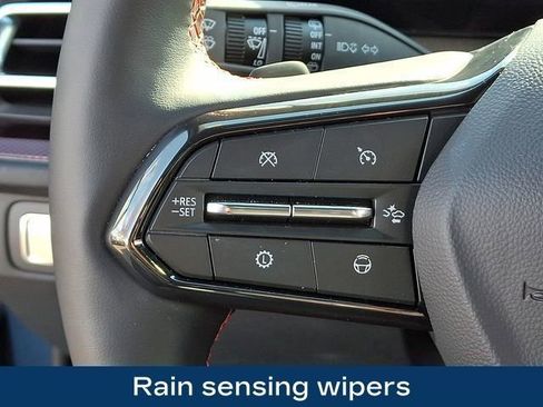 Used 2025 Chevrolet Traverse RS image 34