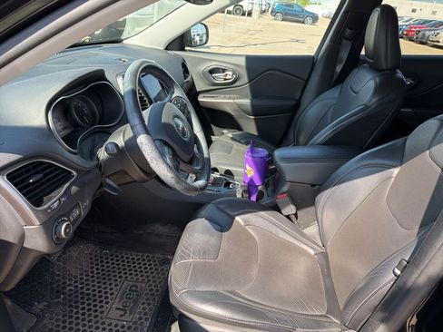 Used 2019 Jeep Cherokee Limited AWD/4WD image 13