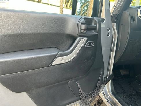 Used 2016 Jeep Wrangler Sahara w/ Connectivity Group AWD/4WD image 15