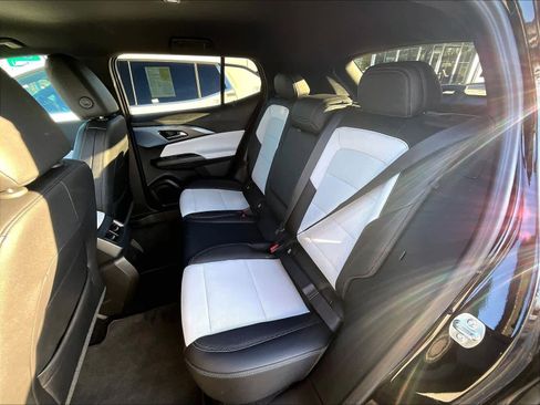 Used 2025 Chevrolet Equinox EV LT image 14