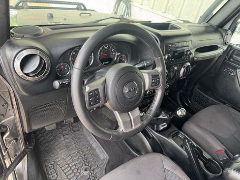 Used 2017 Jeep Wrangler Sport image 12