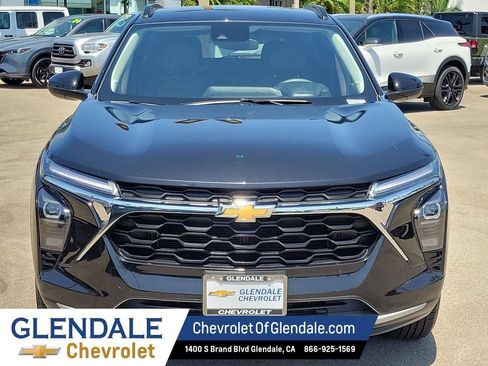 Certified 2025 Chevrolet Trax LT FWD image 16