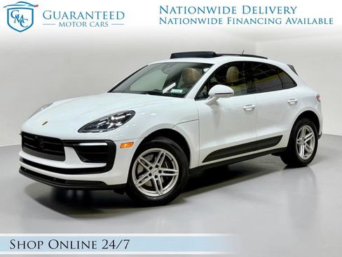 Used 2022 Porsche Macan AWD/4WD image 1