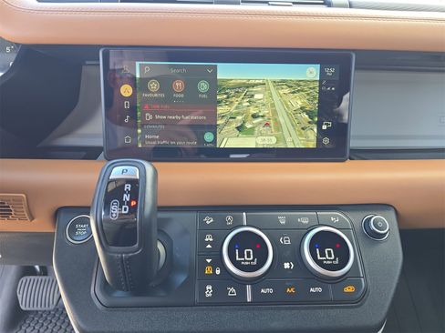 Used 2024 Land Rover Defender 110 X-Dynamic SE image 15