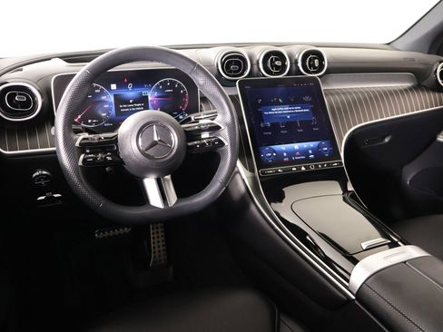 Used 2024 Mercedes-Benz GLC 300 4MATIC image 2