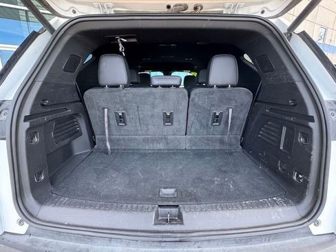 Used 2025 Chevrolet Traverse LT image 29
