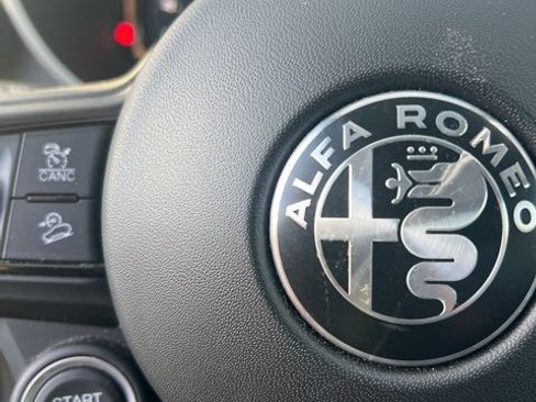 Used 2024 Alfa Romeo Stelvio Veloce image 13