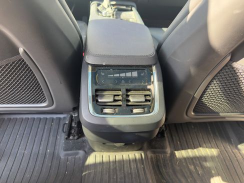 Certified 2022 Volvo XC90 T6 Momentum w/ Climate Package image 35