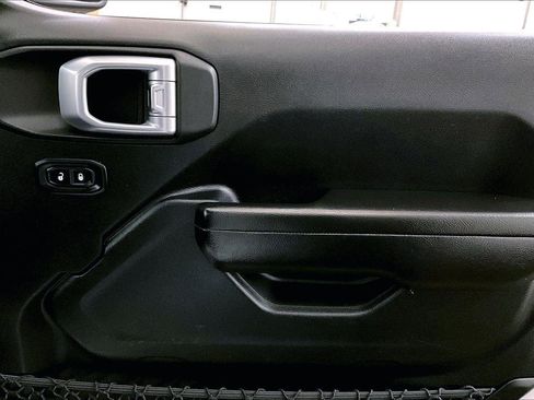 Used 2018 Jeep Wrangler Unlimited Sport S image 23