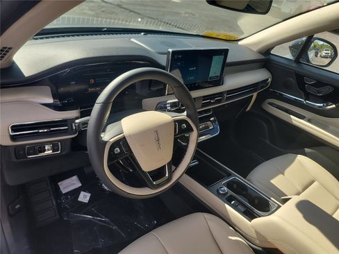 New 2026 Lincoln Corsair Premiere image 11