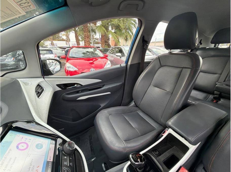 Used 2017 Chevrolet Bolt Premier w/ Driver Confidence II Package FWD image 16