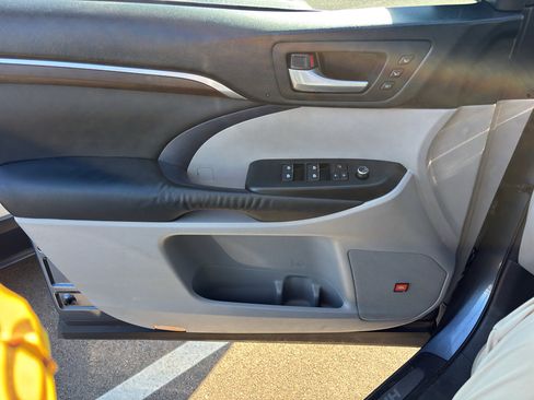 Used 2015 Toyota Highlander Limited Platinum image 5