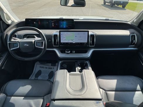 Used 2025 Ford Expedition Max Platinum image 23