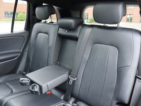 Used 2020 Mercedes-Benz GLB 250 w/ Premium Package image 15
