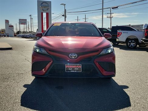 Used 2022 Toyota Camry SE image 3