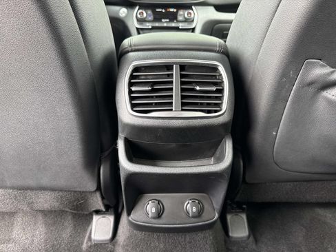 Used 2019 Hyundai Santa Fe Limited AWD/4WD image 16