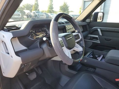 Used 2023 Land Rover Defender 130 X-Dynamic SE AWD/4WD image 19