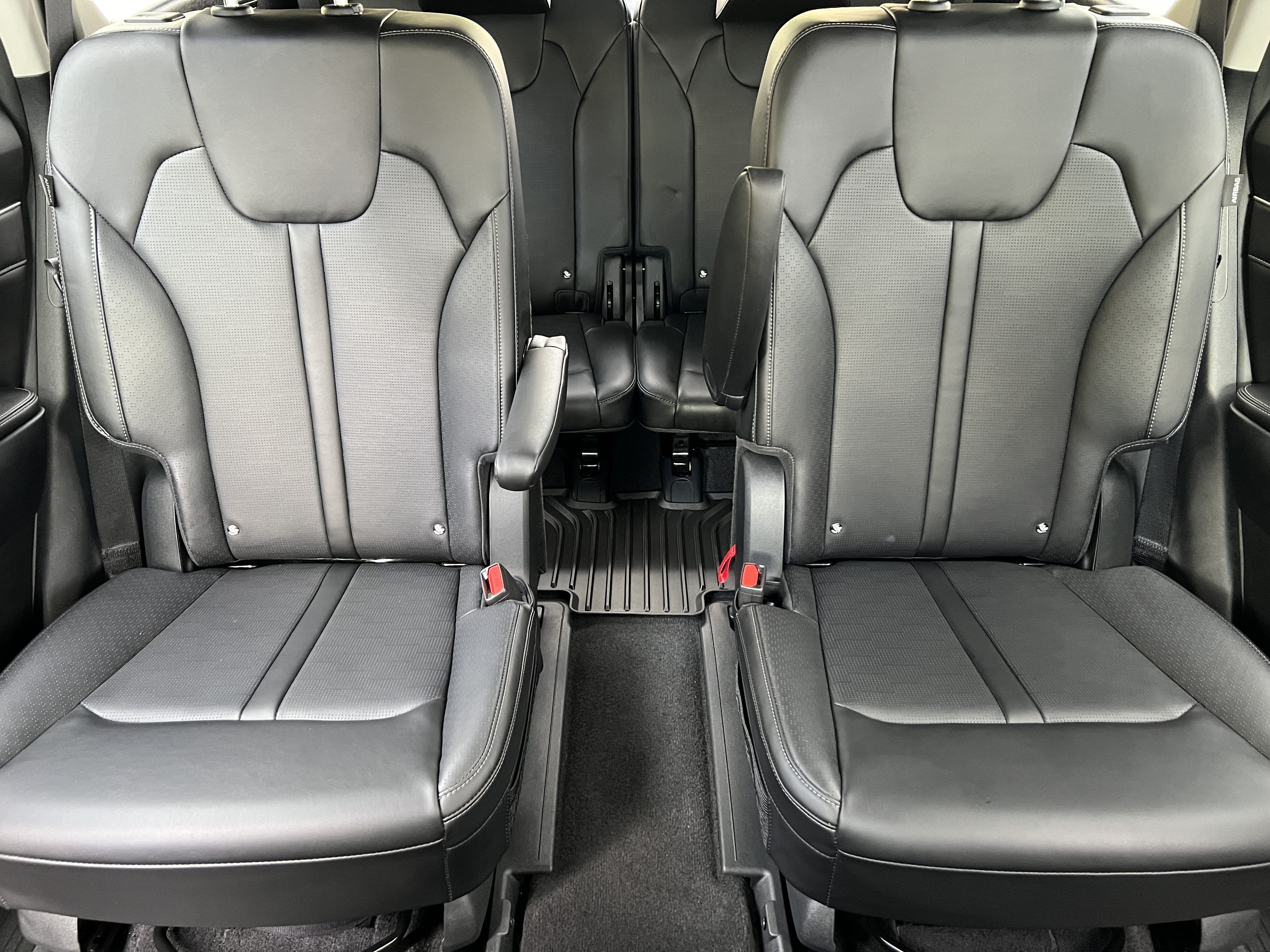 Used 2025 Kia Sorento SX AWD/4WD image 16