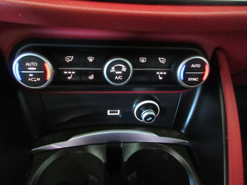 Used 2019 Alfa Romeo Stelvio Ti AWD/4WD image 59