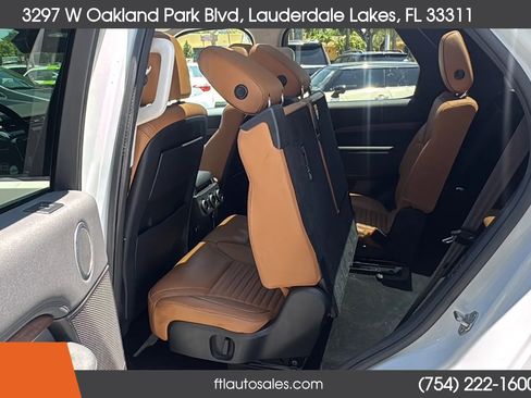 Used 2017 Land Rover Discovery HSE AWD/4WD image 26